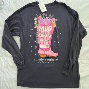 Simply Southern Tshirt “Mud on her boots strength in her roots”. Size Me…